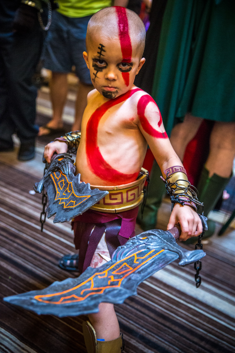Illustration for article titled Dragon Con Day 4: No Sleep, Sore Feet, and Still Going With Great Costumes